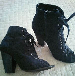 Fioni 8.5 lace up booties